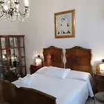 Glam Resort G H O S T E L