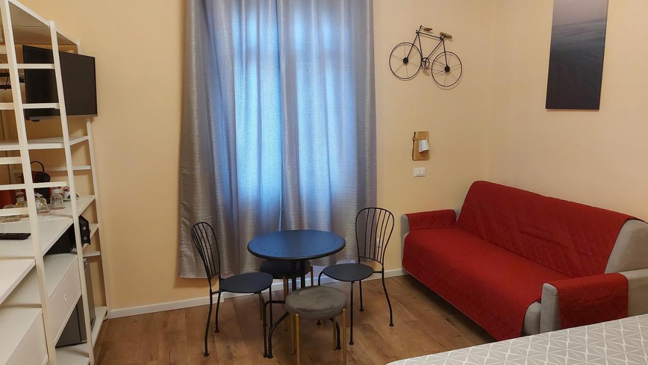 Glam G H O S T E L Guest house La Spezia